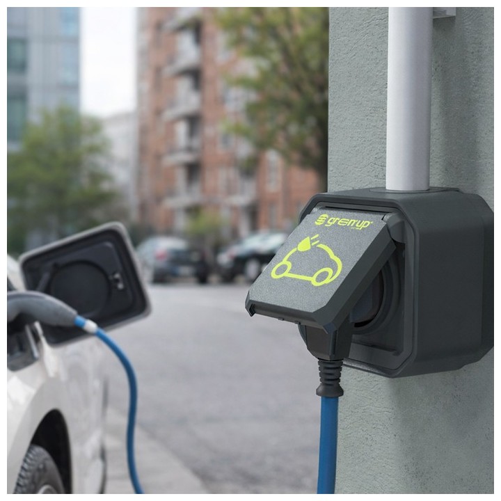 Legrand - Kit recharge pour véhicule électrique + Prise Green'up Access saillie - Réf : 069785L-01-Précablé