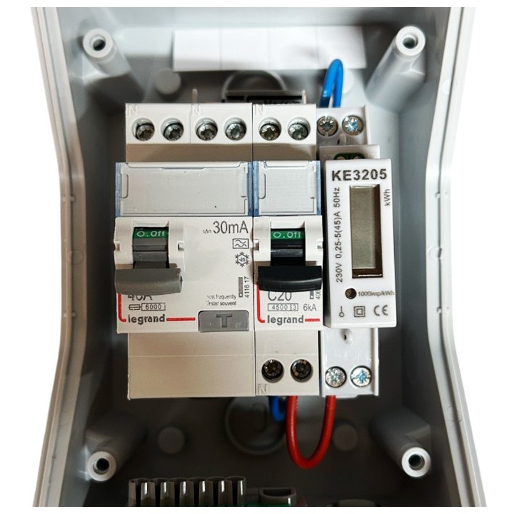 Legrand - Kit recharge pour véhicule électrique + Compteur énergie 45A + Prise Green'up encastrée - Réf : 069885L-02-Précablé