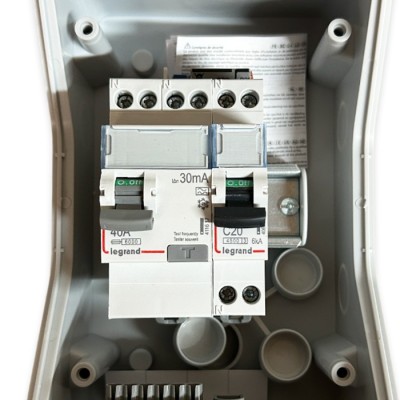 Legrand - Kit recharge pour véhicule électrique + Prise Green Up encastrée - Réf : 069885L-01-Précablé