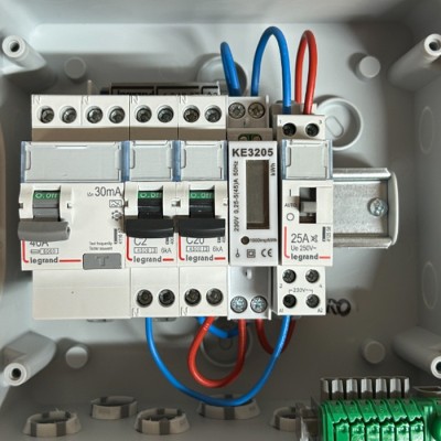 Legrand - Kit recharge pour véhicule électrique + Compteur énergie + Contacteur + Prise Green'up - Réf : 069885L-03-Précablé
