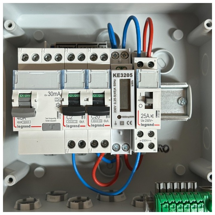 Legrand - Kit recharge pour véhicule électrique + Compteur énergie + Contacteur + Prise Green'up - Réf : 069885L-03-Précablé