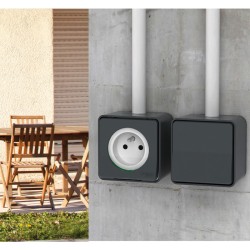 Schneider Mureva Styl - 7 Prises de courant 2P+T saillies dont 1 OFFERTE + 4 va-et-vient + 2 voyants OFFERTS - Réf : PBX0012