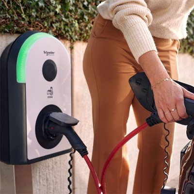 Schneider - EVlink Pro AC - Borne de recharge 22kW triphasée - 1 prise T2S - Différentiel type A – RDC-DD 6 mA - Réf: EVB3S22N4A