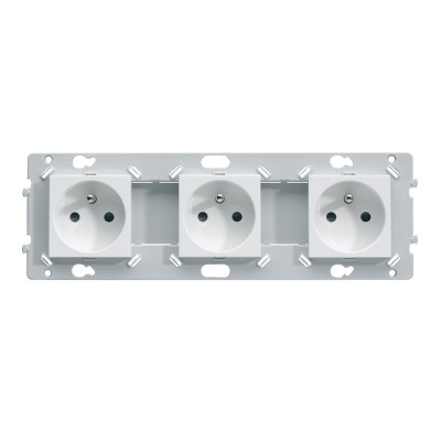 Hager Essensya - Prise triple 2P+T 16 A pré-câblée avec plaque de finition 3 postes - Blanc - Réf :  WE123P