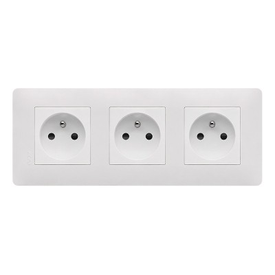 Hager Essensya - Prise triple 2P+T 16 A pré-câblée avec plaque de finition 3 postes - Blanc - Réf :  WE123P