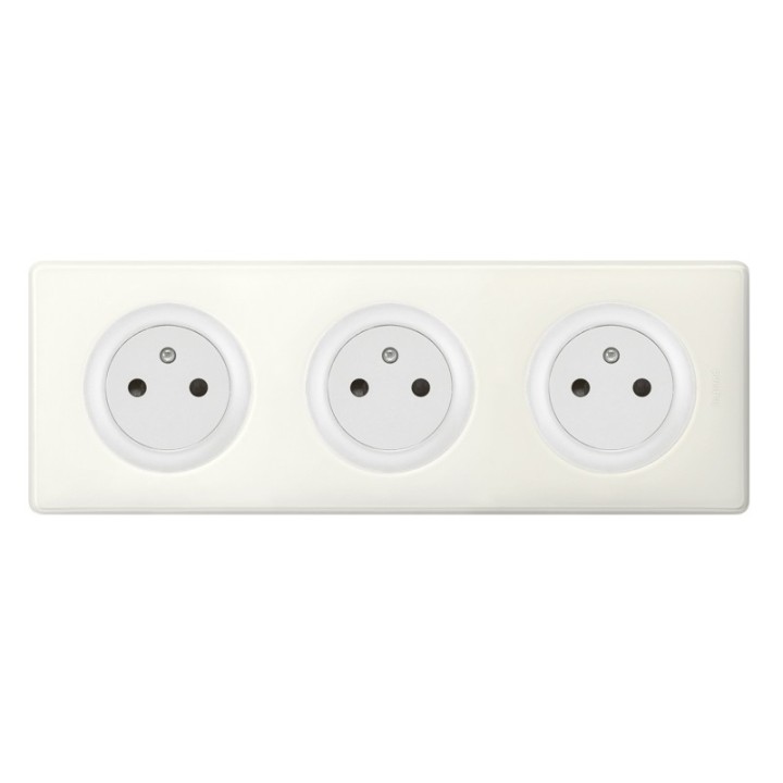Legrand Céliane - Prise 3x2P+T Surface précablé - Ensemble Blanc complet - Réf : FF007