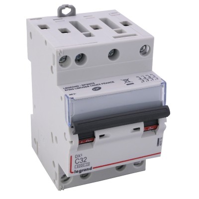 Legrand - Disjoncteur DX³ 6000 -vis/vis- 4P- 400V~-32A-10kA-courbeC-peigne HX³ opti 4P -3M - Réf : 407910
