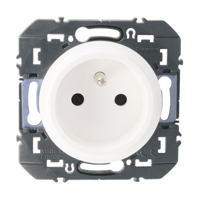 Legrand - Prise de courant easyréno 2P+T faible profondeur dooxie 16A finition blanc - Réf : 600328