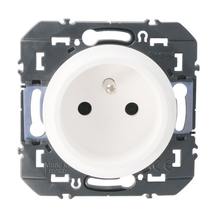 Legrand - Prise de courant easyréno 2P+T faible profondeur dooxie 16A finition blanc - Réf : 600328