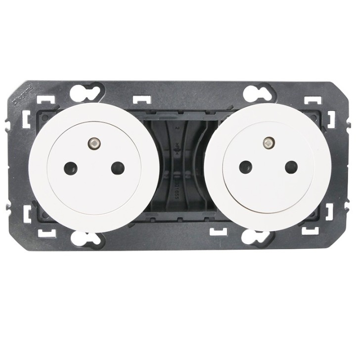 Legrand - Double prise de courant 2P+T Surface dooxie 16A précâblées finition blanc - Réf : 095218