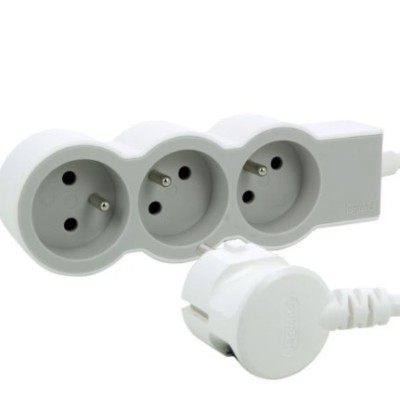 Legrand - Rallonge multiprise extra-plate équipée de 3 prises 2P+T 16A - longueur 1,5m - blanc et gris clair - Réf : 049470