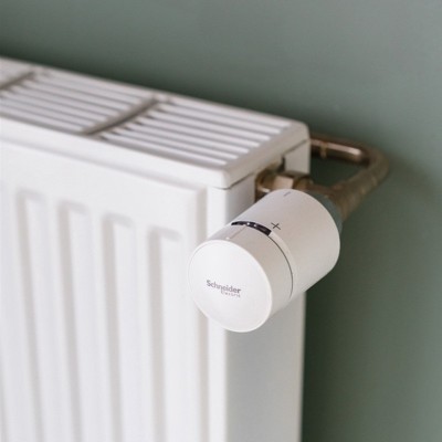 Schneider - Wiser - Lot de 3 têtes de vanne thermostatiques connectées - Chauffage au gaz - Réf : CCTFR6100-P
